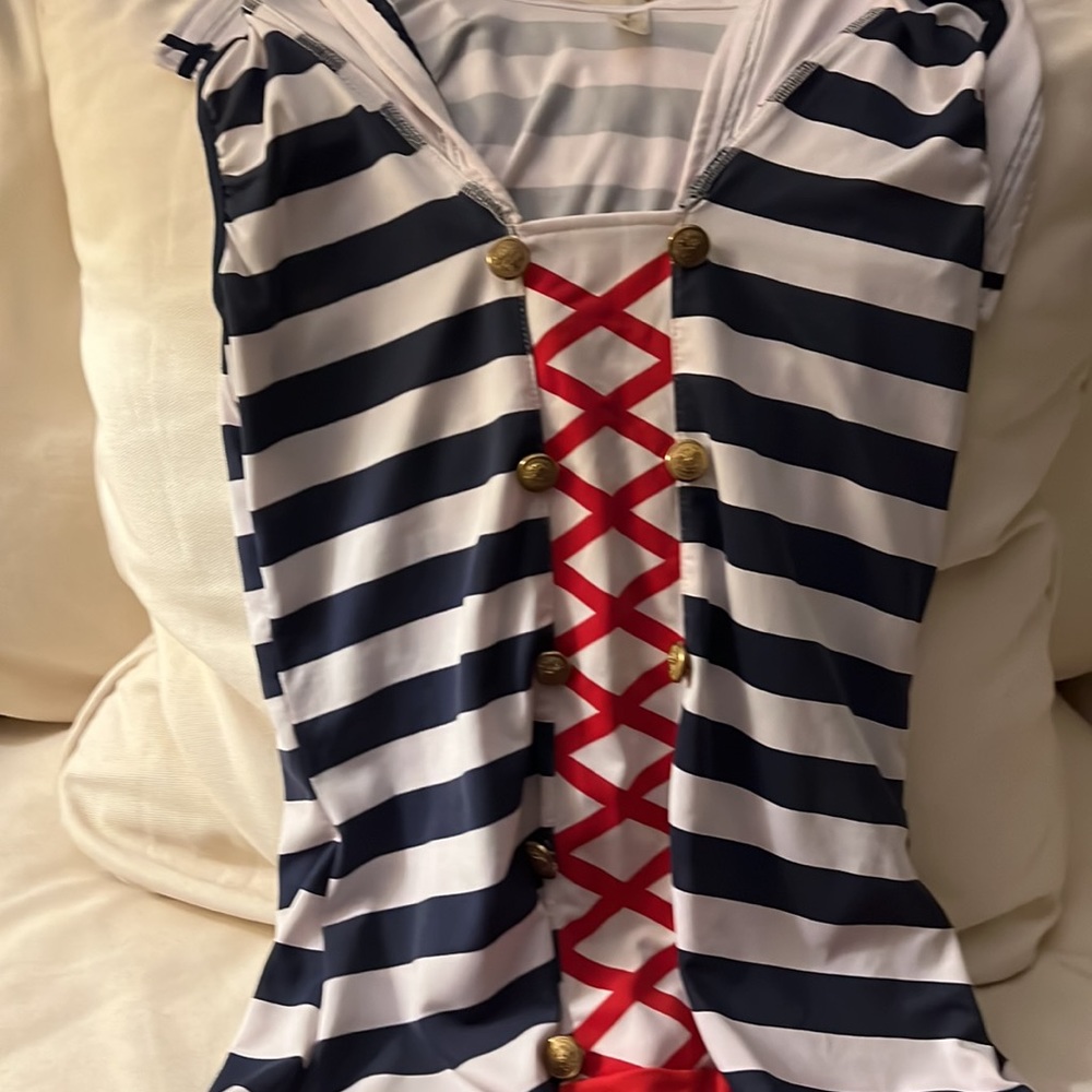 costume - Picture 2 of 3